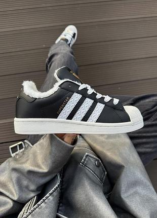 Кеди adidas superstar жіночі чорні з бежевим хутряними для повсякденного носіння зручні стильні