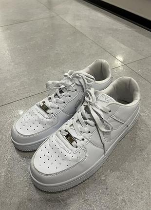 Кросівки унісекс nike air force 1 білі