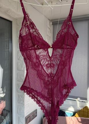 Жіноче боді intimissimi фуксія  мереживне розмір m чашка b