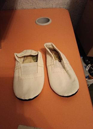 Продам чешки новые. для мальчиков и девочек