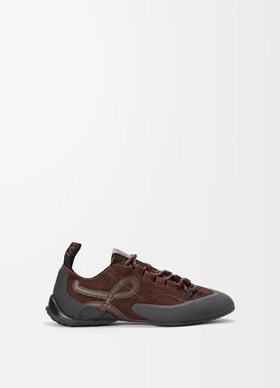 Женские кроссовки loewe grip, выполненные в цвете dark brown/dark brown.