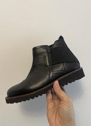 Чорні демісезонні ботинки чоботи zara на хлопчика з натуральної шкіри розмір 34