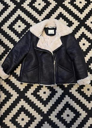 Дублянка для дівчинки чорна з білим хутром zara