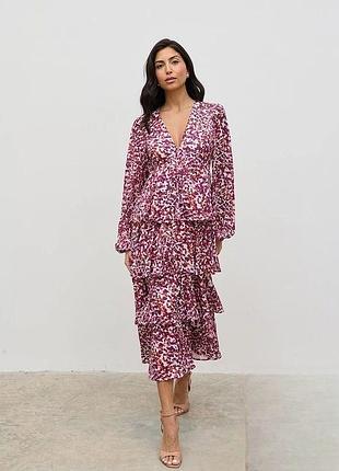 Платье миди pretty lavish plunge front ruffle midi dress in pink print