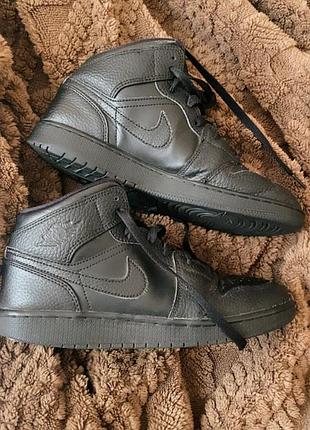 Оригінал.кросівки унісекс jordan air jordan 1 mid «triple black» (чорний, 37.5, 24.5 см, шкіра)