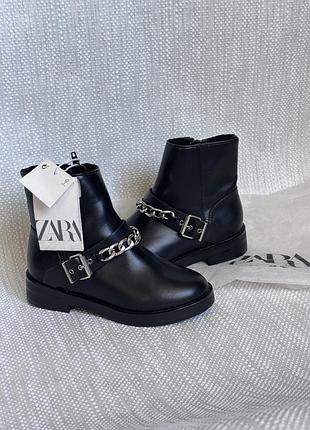 Чобітки осінні весняні zara для дівчинки чорні на замку 27 розмір 16 см