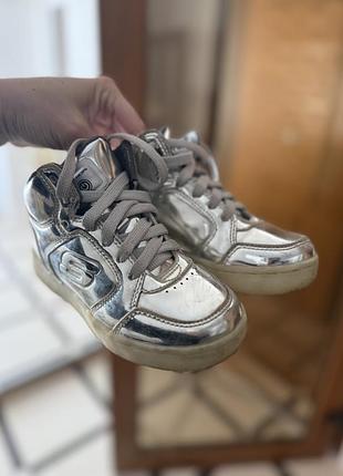 Кросівки для підлітків skechers хайтопи сріблясті з підсвіткою