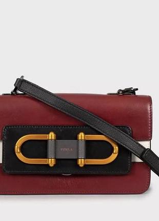 Кожаная сумка в самых актуальных цветах бренда furla, винтаж и неоспоримая классика, с большой пряжкой приковывающей внимание