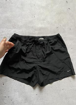 Вінтажні спортиані  нейлонові шорти бренду nike