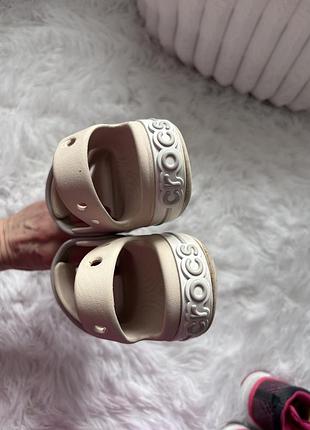 Crocs дитячі сандалі j3, 22см., бежеві 2