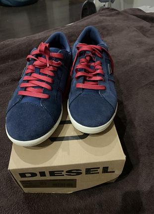 Мужские кросовки diesel,замш,новые муж походил по дому ,но ему тесно ,с коробкой размер 42 по стельке 28