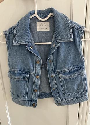 Джинсовая жилетка zara