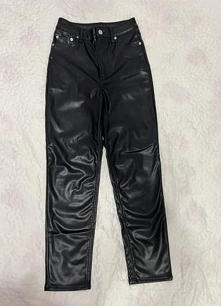 H&m брюки мом з еко шкіри 2