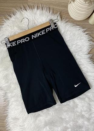 Чорні спортивні шорти nike