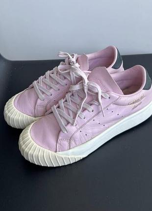 Кросівки жіночі adidas everyn w рожеві, розмір 37 1/2, довжина устілки 24 см, натуральна шкіра