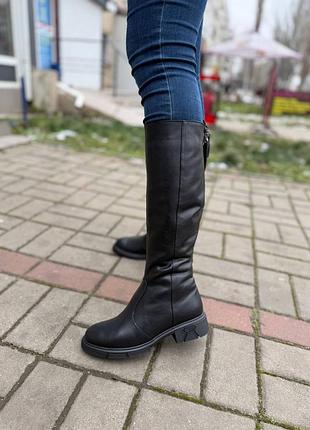 Черные зимние сапоги из натуральной кожи низкий ход