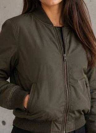 Бомбер женский bershka  цветa хаки