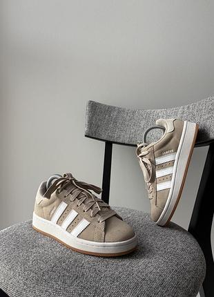 Трендові осінні жіночі кросівки кеди взуття adidas campus