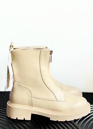 Черевики-челсі zara, бежевого кольору з дефектом