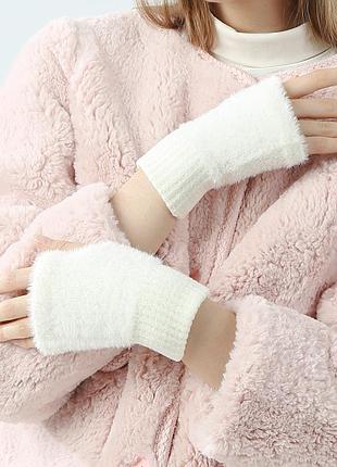 Мітенки з хутром без пальців білі one size 20 см 6873 пухнасті митенки короткі на осіньо-зимові холодну пору демісезонні рукавички без пальців ніжні