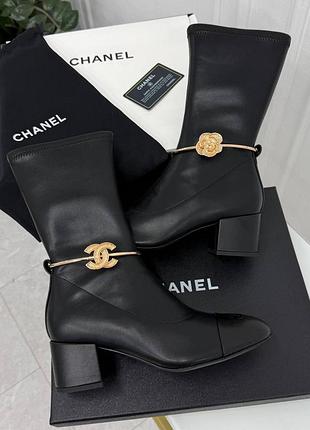 Чоботи сапоги chanel чорні середня висота з кільцем браслетом на каблуку