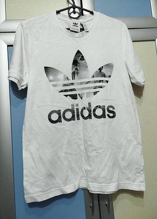 Спортивная футболка adidas