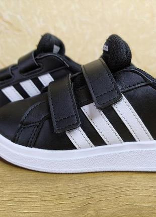 Детские кроссовки adidas. размер 23. стелька 15 см