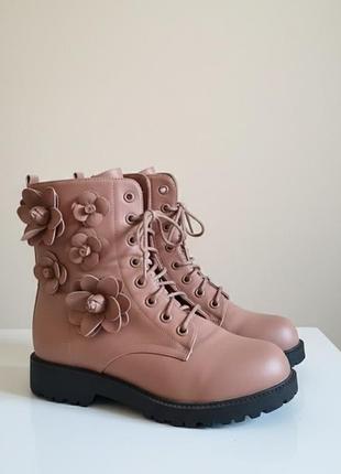Жіночі черевики з 3d-квітами в стилі pink aesthetic р.37
