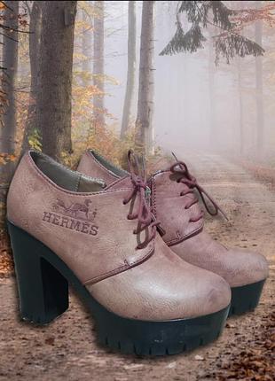 Классные кожаные туфли  на тракторной подошве.  hermes. размер 36.