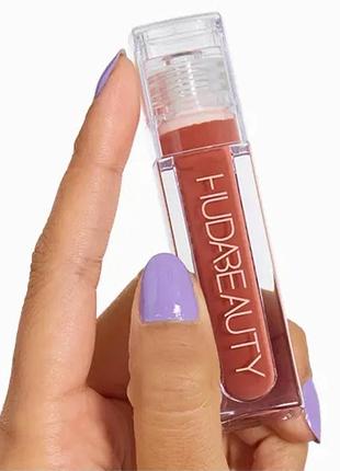 Huda beauty
faux filler extra shine lip gloss,foxy
