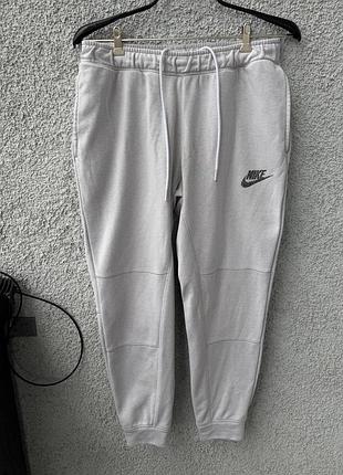 Спортивні штани nike білого кольору