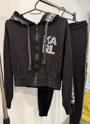 Жіночий костюм karl lagerfeld чорного кольору
