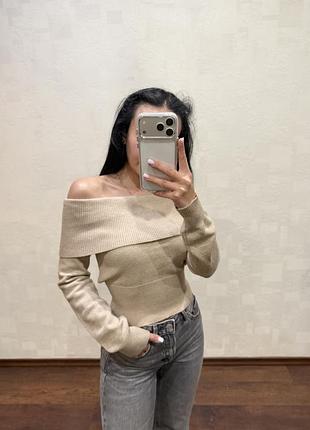 Светр жіночий bershka з відкритими плечима, бежевий