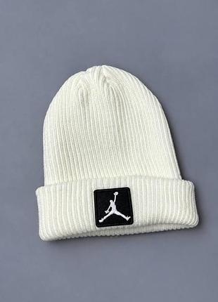 Шапка jordan 4