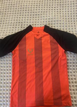 📌 футболка жіноча adidas messi у відмінному стані.