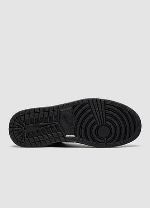 Nike air jordan 1 retro low lacquered black 9