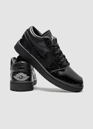 Nike air jordan 1 retro low lacquered black 3