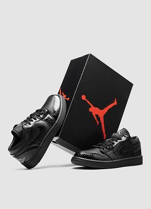 Nike air jordan 1 retro low lacquered black