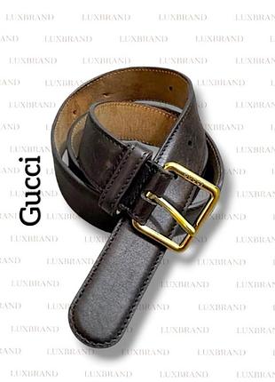 Ремень gucci из кожи коричневого цвета с золотистой пряжкой