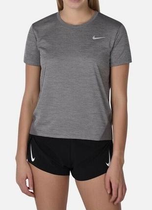 Жіноча футболка nike df miler top ss сіра м для бігу