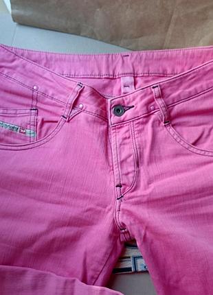 Яркие розовые джинсы скинни diesel industray denim division