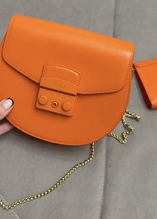 Сумка furla є маленька царапка, помітно на 3 фото