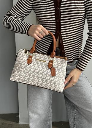 Жіноча сумка michael kors молочна крос-боді елізабет корс через плечі