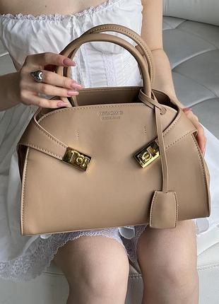 Сумка женская ferragamo через плечо бежевая сальваторе феррагамо