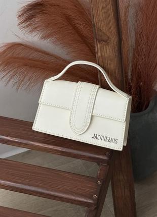 Сумка жіноча жакмюс через плече маленька біла jacquemus le bambino mini bag