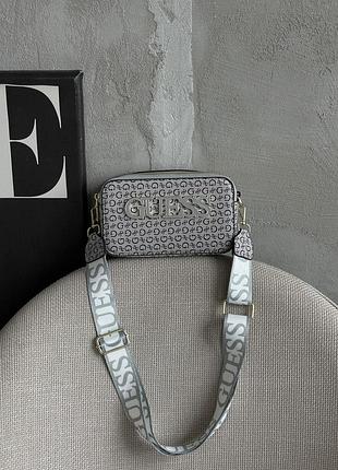 Женская сумка guess кросс боди серо-салатовая гесс с большим лого через плече
