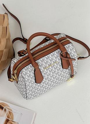 Жіноча сумка michael kors hayes duffle біла крос-боді мішель корс через плечі