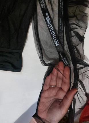 Нарядное женское боди с прозрачными рукавами и глубоким вырезом prettylittlething.4 фото