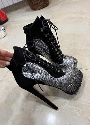 Черевики жіночі alaïa чорні, сріблясті, розмір 40