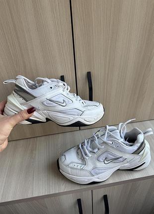 Кросівки жіночі чорно-білі 24 см nike